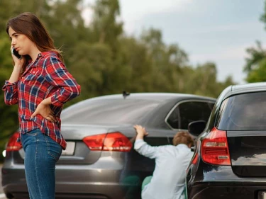 A woman calls the police after a Texas car accident.